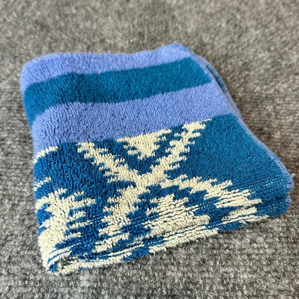 Vintage Fieldcrest wash cloth Smithsonian Institute design blue and white 12x12